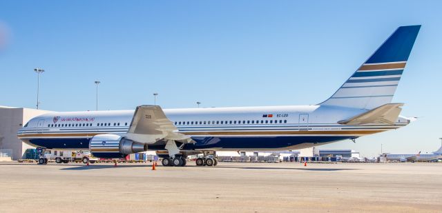 BOEING 767-300 (EC-LZO)