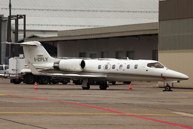Learjet 31 (I-CFLY)