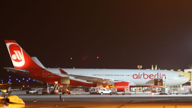 Airbus A330-300 (D-ALPI)
