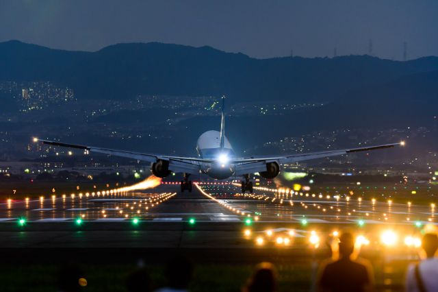 Boeing 777-200 (JA714A)