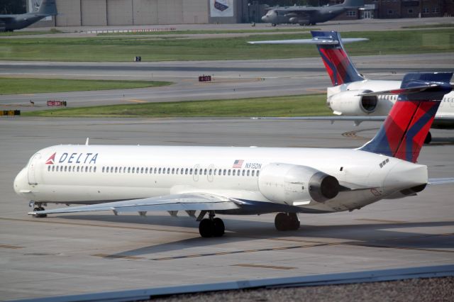 McDonnell Douglas MD-90 (N915DN) - Passing N925DN on Ramp at MSP on 07/31/2011