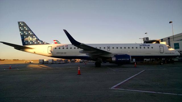 Embraer ERJ-190 (N203JB)
