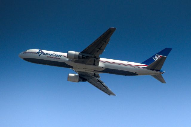 BOEING 767-300 (N396CM)