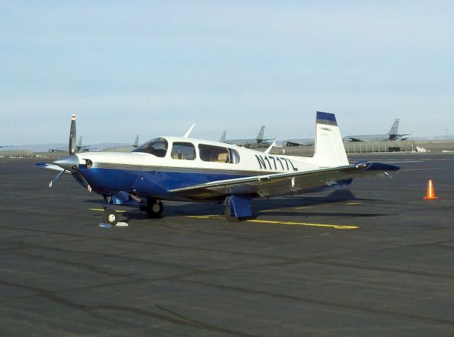 Mooney M-20 Turbo (N1717L) - Good Looking Plane!