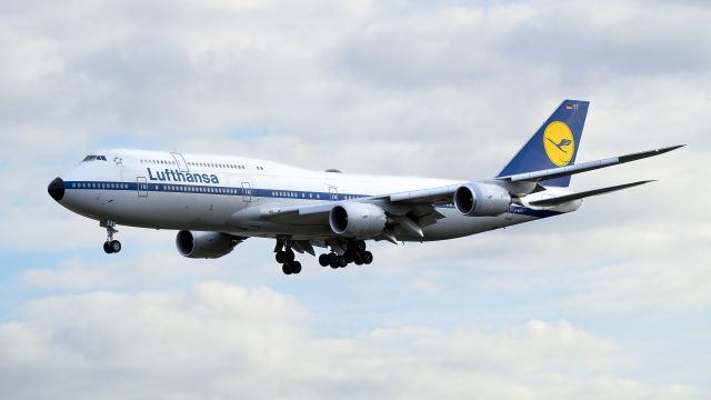 BOEING 747-8 (D-ABYT) - Retro Livery 