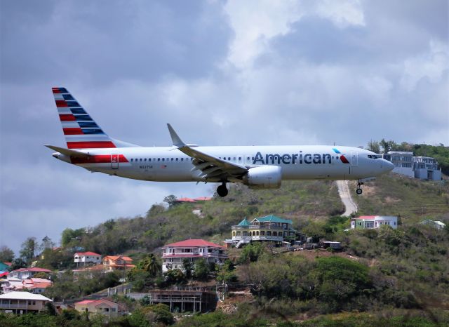 Boeing 737 MAX 8 (N327SK)