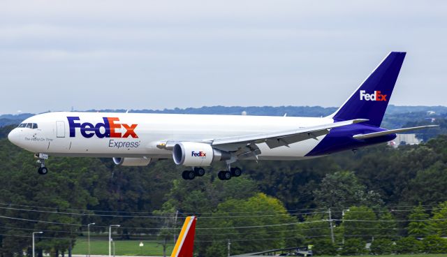 BOEING 767-300 (N272FE) - "Henry" passing the threshold.