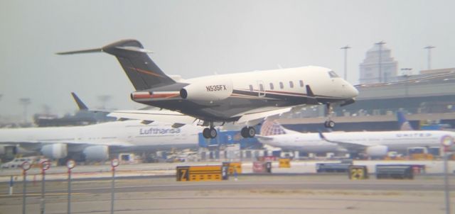 Bombardier Challenger 300 (N535FX) - N535FX Moments From Touchdown on Runway 29 at KEWR, Arriving From KSJC After 5 Hours and 2 Minutes of Flight Time (August 7 6:20 PM EDT)