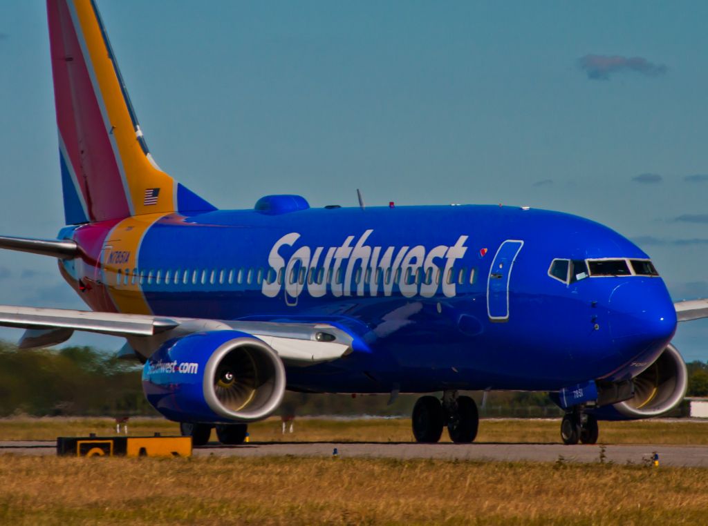 Boeing 737-700 (N7851A)