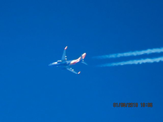 Boeing 737-700 (N7825A)