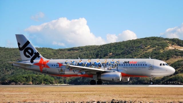 Airbus A320 (VH-VQP) - Gold Coast Titans livery on Jetstars A320