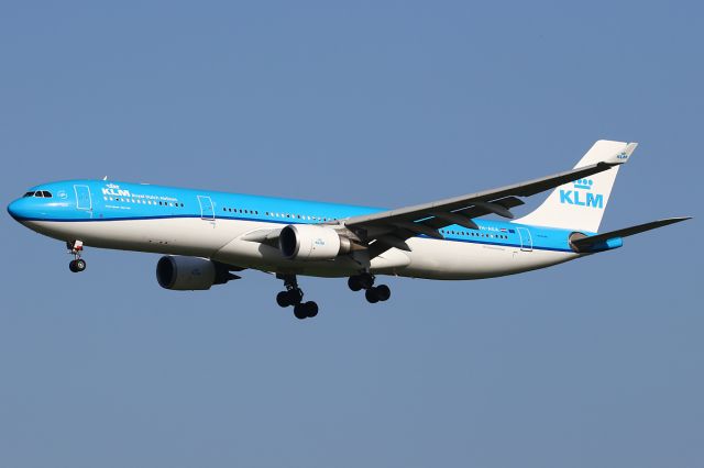 Airbus A330-300 (PH-AKA)