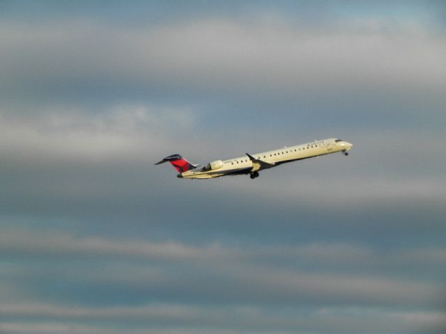 Canadair Regional Jet CRJ-900 (N181PQ)