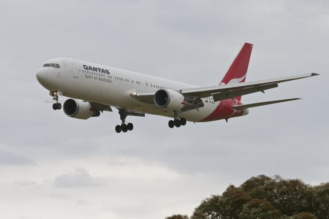 BOEING 767-300 (VH-OGV)