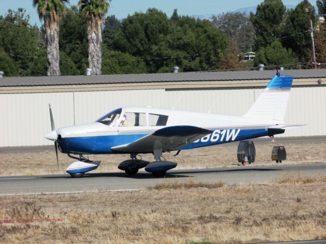 Piper Cherokee (N6861W) - Taxiing to parking