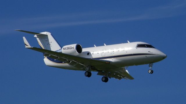 Canadair Challenger (N436DM)