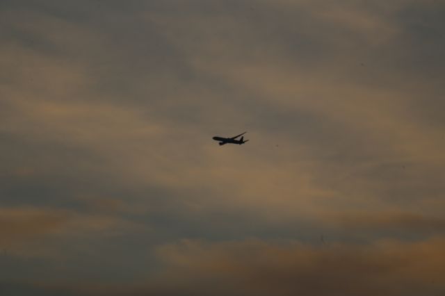 BOEING 777-300 (ZK-OKO)