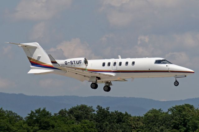 Learjet 40 (G-STUF)