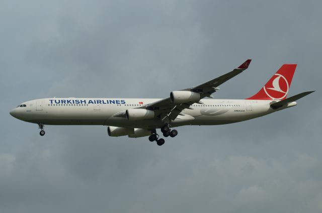 Airbus A340-300 (TC-JII)