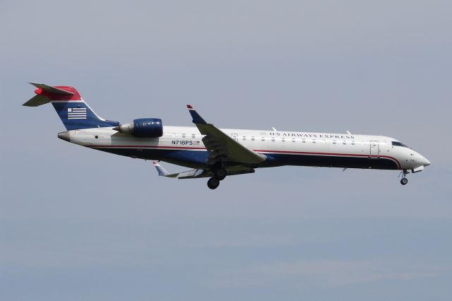 Canadair Regional Jet CRJ-700 (N718PS)