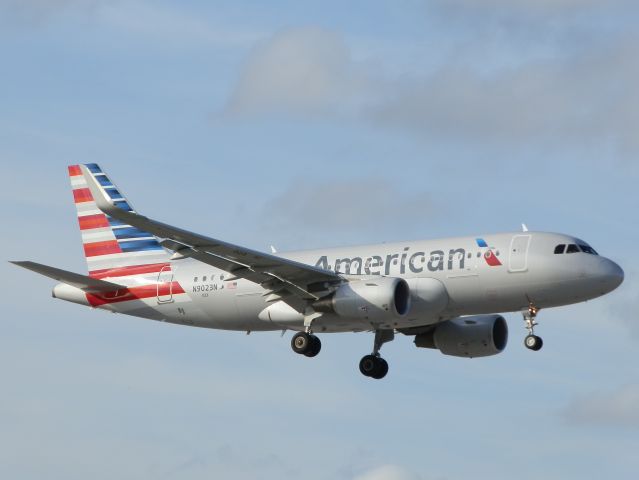 Airbus A319 (N9023N)