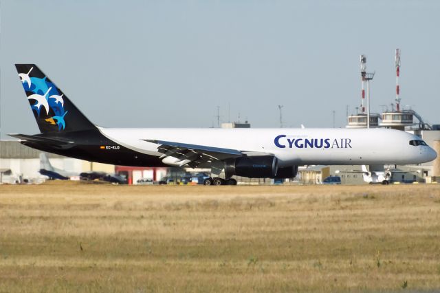 Boeing 757-200 (EC-KLD) - Cygnus Air replaced morning scheduled TNT in LHBP.