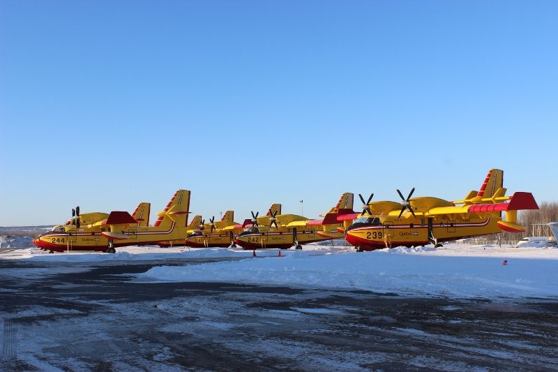 Canadair CL-415 SuperScooper (C-FAWQ)