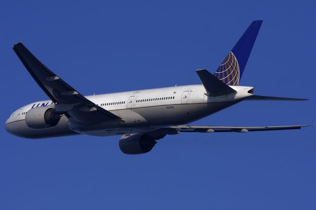 Boeing 777-200 (N229UA) - United Airlines B777-222/ER : May 03 2014, Kansai international Airport  (Izumisano, Osaka) RJBB / KIX