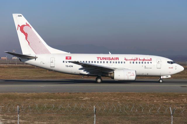 Boeing 737-700 (TS-ION)