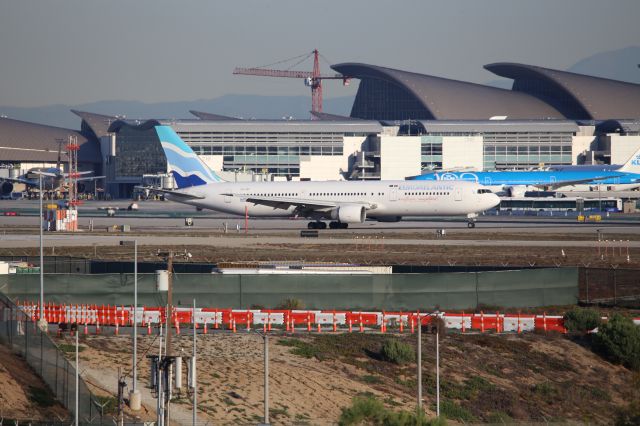 BOEING 767-300 (CS-TST)