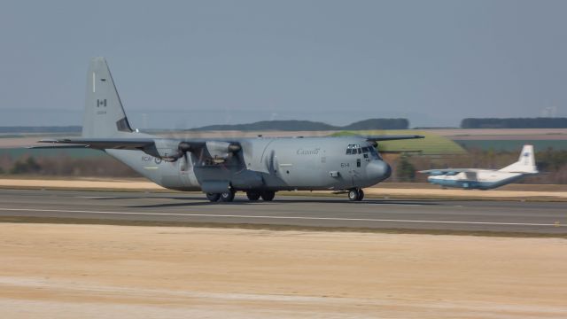 Lockheed C-130 Hercules (13-0614)