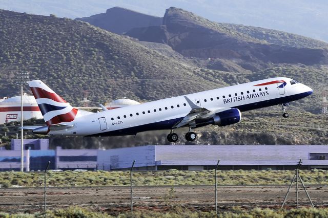 Embraer ERJ-190 (G-LCYS) - Flight times of two Embraer 190-100SR for British Airways City Flyer in technical scale in Tenerife staying overnight in the airport, here we see him at the time of departure to UK. -