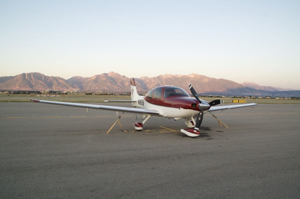 Cirrus SR-22 (N869SM)