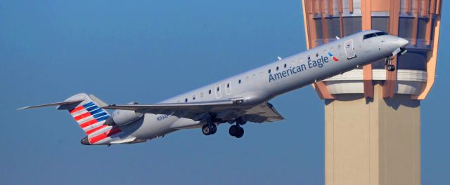 Canadair Regional Jet CRJ-900 (N934FJ) - phoenix sky harbor international airport 13DEC19