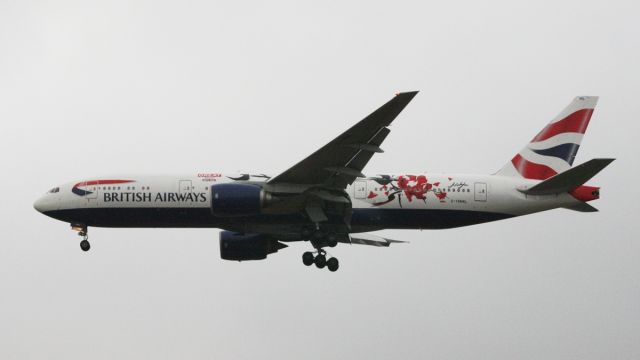 Boeing 777-200 (G-YMML)