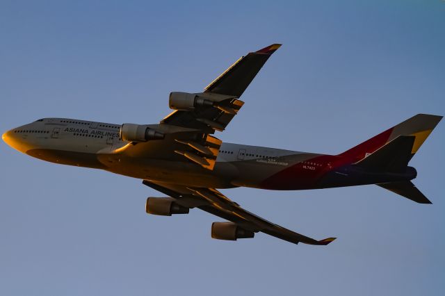 Boeing 747-400 (HL7423) - evening departure