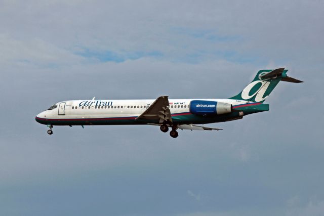 Boeing 717-200 (N971AT) - Airtran Airways, N971AT, Boeing 717-2BD, msn 55032, Photo by John A. Miller, a rel=nofollow href=http://www.PhotoEnrichments.comwww.PhotoEnrichments.com/a