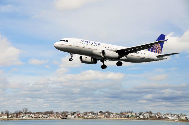 Airbus A320 (N462UA) - RWY 27 approach 