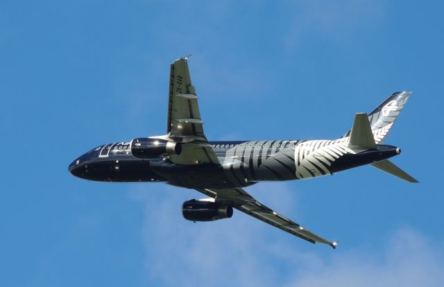 Airbus A320 (ZK-OAB) - NZ419 departs Auckland to Wellington.  One of several of Air New Zealand's fleet in All Black colours.  2 May, 2013