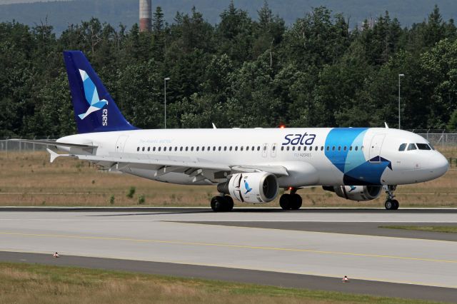 Airbus A320 (CS-TKJ)