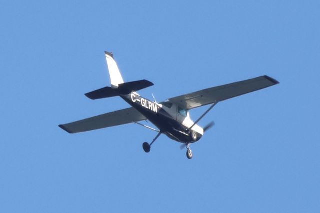 Cessna 152 (C-GLRM) - C-GLRM Cessna Commuter 152 Cargair Ltee Survolant la ville de Lavaltrie QC. le 13-10-2023 à 14:01