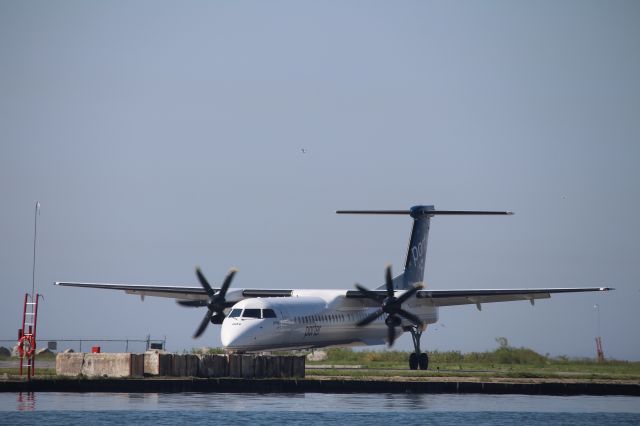 de Havilland Dash 8-400 (C-GLQC)