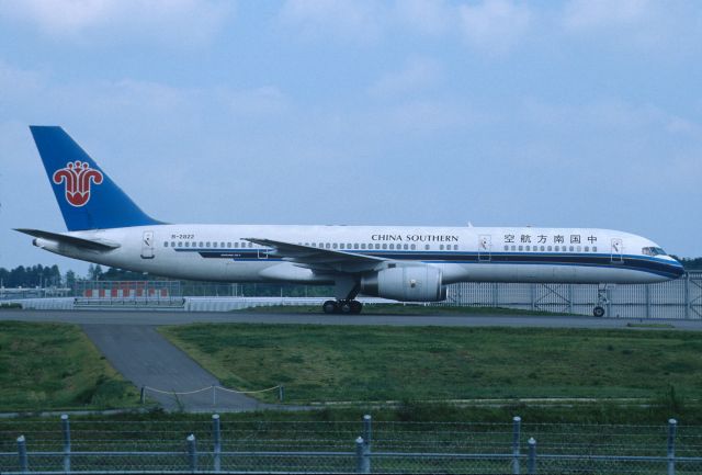 Boeing 757-200 (B-2822) - Taxing at Narita Intl Airport on 2003/08/21