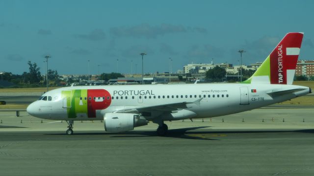 Airbus A319 (CS-TTE) - Arriving from Barcelona