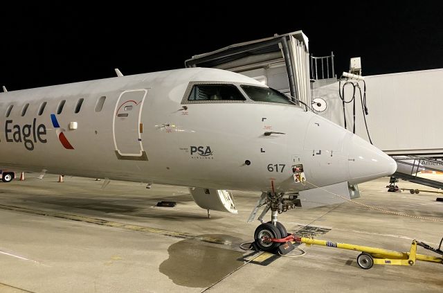 Canadair Regional Jet CRJ-900 (N617NN)