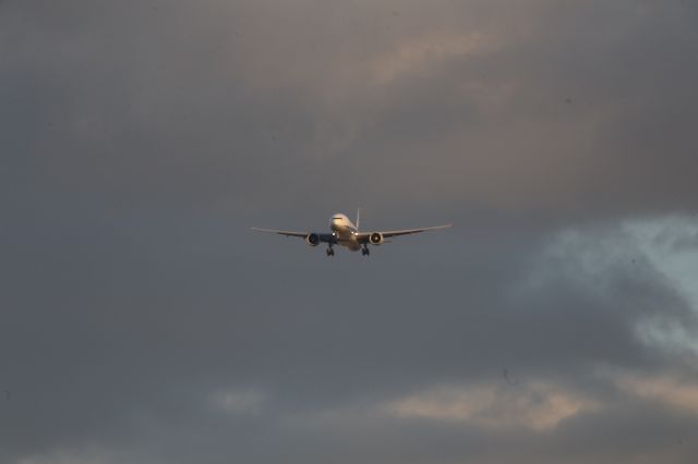 BOEING 777-300ER (JA736A)
