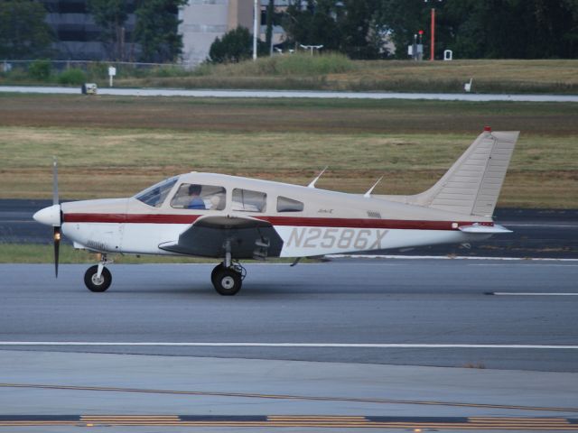 Piper Cherokee (N2586X)