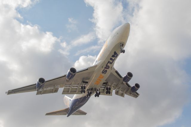 Boeing 747-200 — - Approaching runway 10C, Aug 21, 2022.