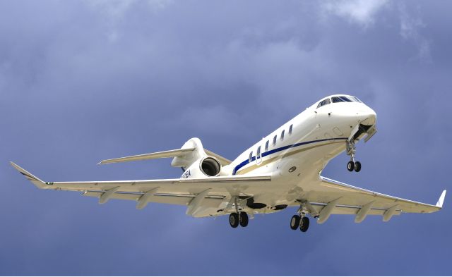 Canadair Challenger 350 (N312EA)