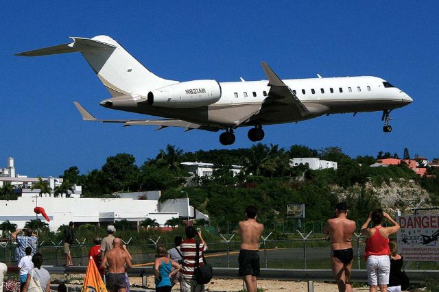 Bombardier Global Express (N821AM)